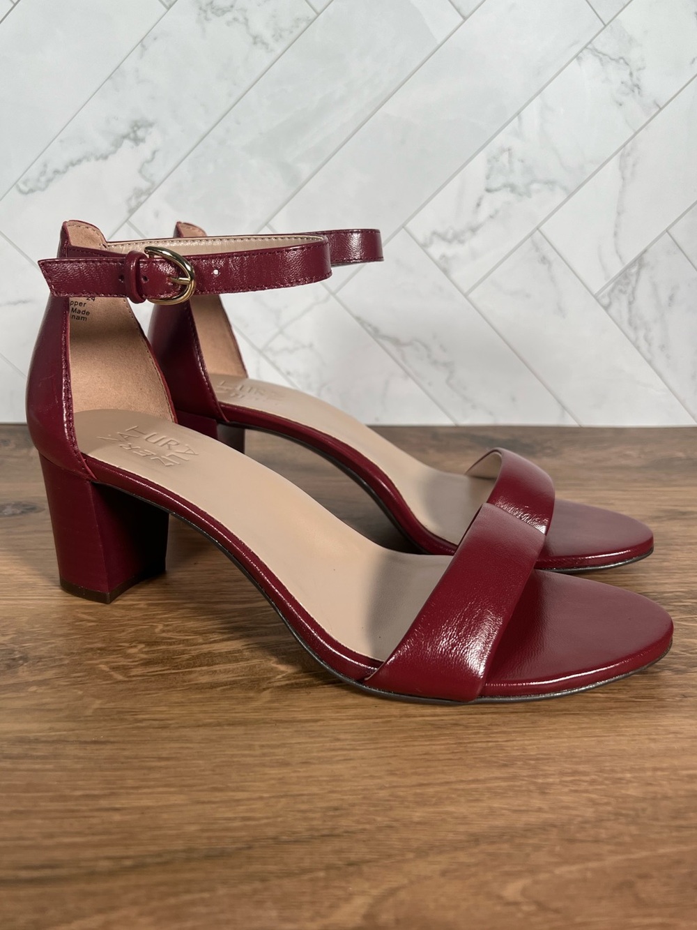 7.5W 7.5 WIDE WIDTH Naturalizer Womens Dark Red Leather Sandals Heels Shoes
